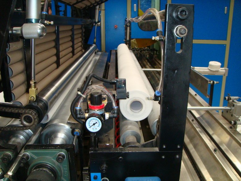 HX_GS_2800_Full_Automatic_toilet_roll_paper_machine_7092_2.jpg